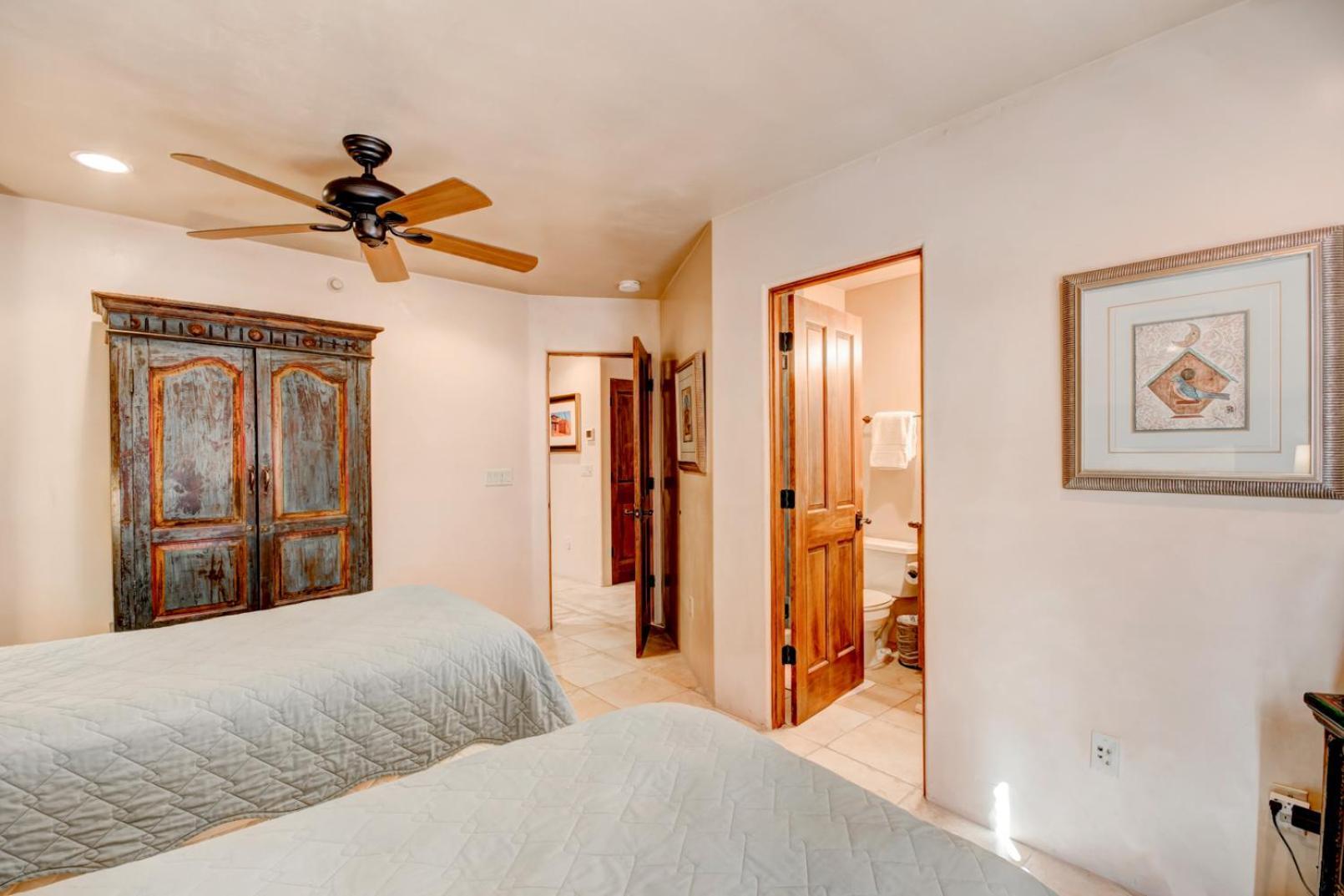 Сasa de vacaciones El Corazon De Santa Fe, 3 Bedrooms, Sleeps 6, Flat Panel Tvs, Fireplaces Santa Fe