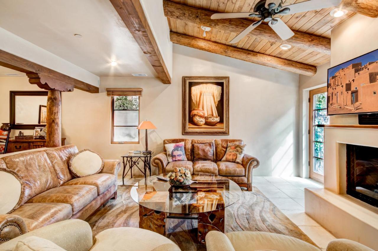 Сasa de vacaciones El Corazon De Santa Fe, 3 Bedrooms, Sleeps 6, Flat Panel Tvs, Fireplaces Santa Fe