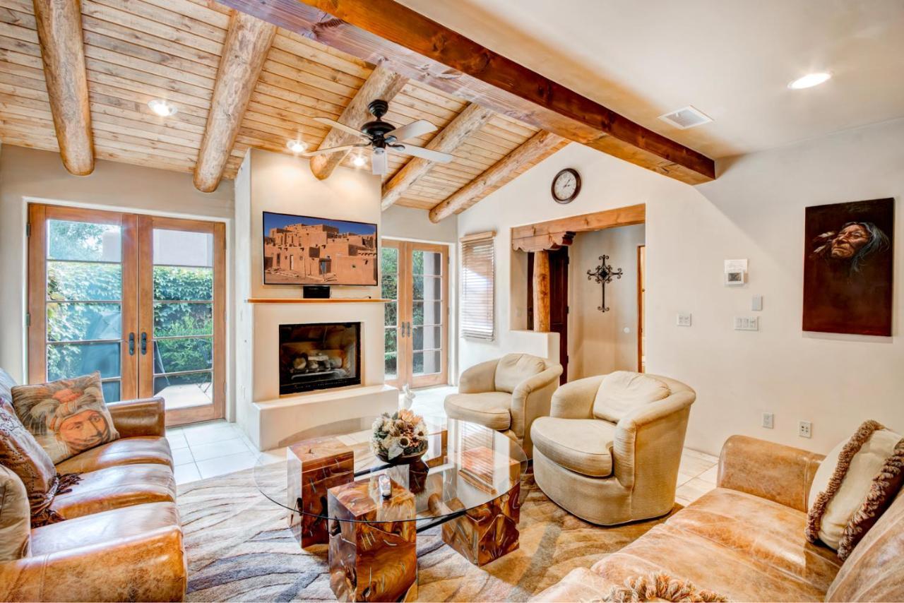Сasa de vacaciones El Corazon De Santa Fe, 3 Bedrooms, Sleeps 6, Flat Panel Tvs, Fireplaces Santa Fe