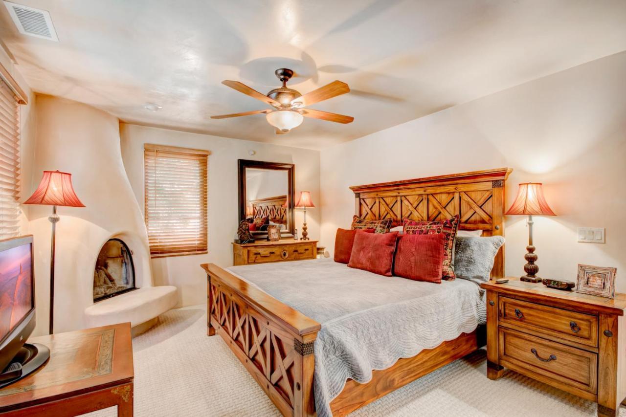 Сasa de vacaciones El Corazon De Santa Fe, 3 Bedrooms, Sleeps 6, Flat Panel Tvs, Fireplaces